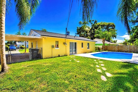 House in Lake Wales, Florida 2 bedrooms, 74.88 sq.m. № 2210161 - photo 5