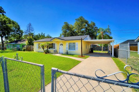 House in Lake Wales, Florida 2 bedrooms, 74.88 sq.m. № 2210161 - photo 2