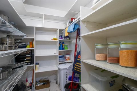 Appartement à louer à Hallandale Beach, Floride: 2 chambres, 75.44 m2 № 1929081 - photo 8