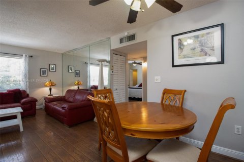 Appartement à louer à Hallandale Beach, Floride: 2 chambres, 75.44 m2 № 1929081 - photo 6