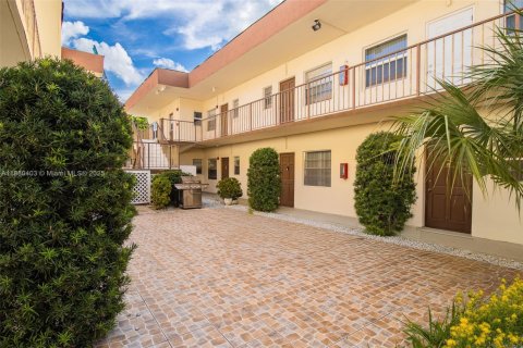 Appartement à louer à Hallandale Beach, Floride: 2 chambres, 75.44 m2 № 1929081 - photo 1