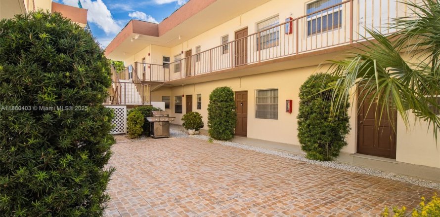 Appartement à Hallandale Beach, Floride 2 chambres, 75.44 m2 № 1929081