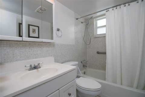 Appartement à louer à Hallandale Beach, Floride: 2 chambres, 75.44 m2 № 1929081 - photo 10