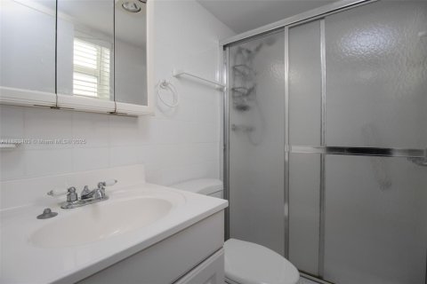 Appartement à louer à Hallandale Beach, Floride: 2 chambres, 75.44 m2 № 1929081 - photo 9