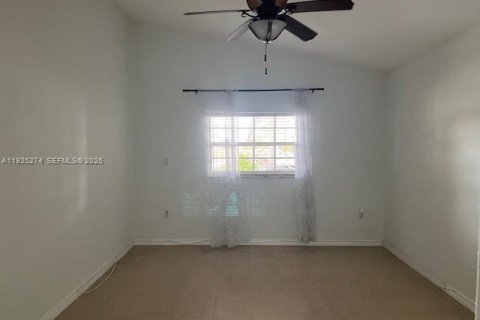 House in Pembroke Pines, Florida 3 bedrooms, 153.1 sq.m. № 1986340 - photo 11