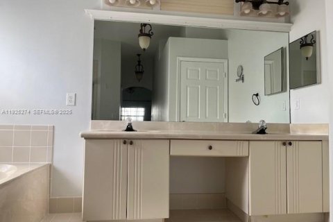 House in Pembroke Pines, Florida 3 bedrooms, 153.1 sq.m. № 1986340 - photo 17