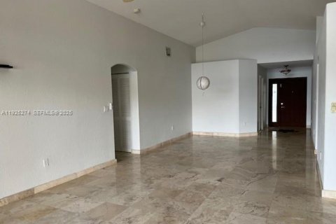 House in Pembroke Pines, Florida 3 bedrooms, 153.1 sq.m. № 1986340 - photo 9