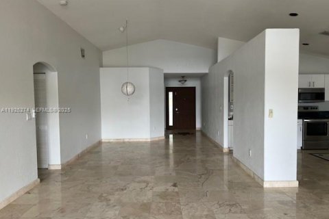 House in Pembroke Pines, Florida 3 bedrooms, 153.1 sq.m. № 1986340 - photo 10