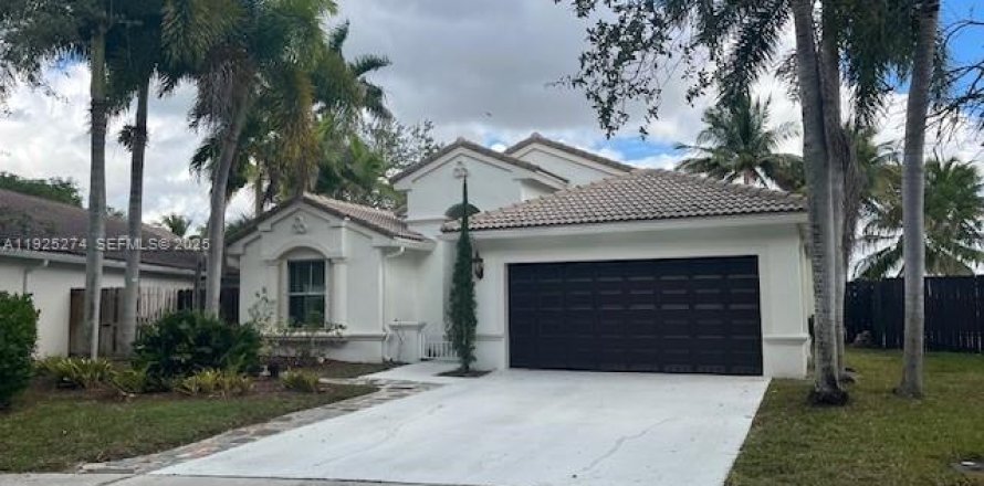 House in Pembroke Pines, Florida 3 bedrooms, 153.1 sq.m. № 1986340