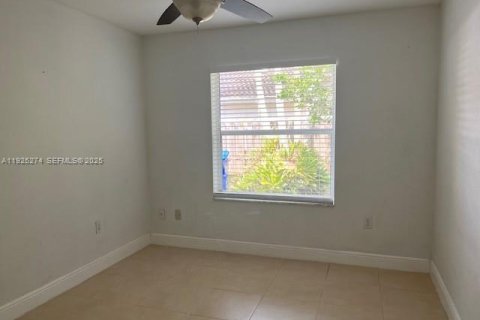 House in Pembroke Pines, Florida 3 bedrooms, 153.1 sq.m. № 1986340 - photo 21