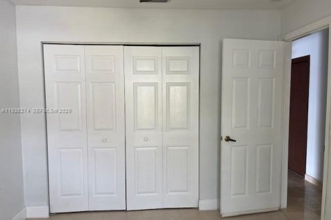 House in Pembroke Pines, Florida 3 bedrooms, 153.1 sq.m. № 1986340 - photo 22