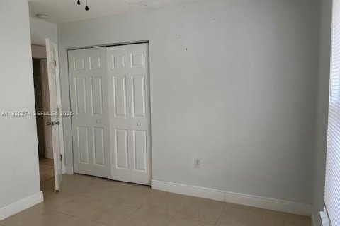 House in Pembroke Pines, Florida 3 bedrooms, 153.1 sq.m. № 1986340 - photo 19