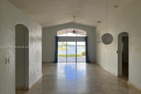 House in Pembroke Pines, Florida 3 bedrooms, 153.1 sq.m. № 1986340 - photo 8