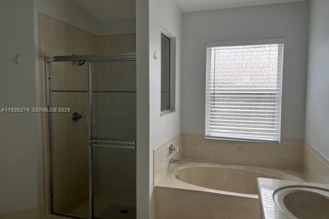 House in Pembroke Pines, Florida 3 bedrooms, 153.1 sq.m. № 1986340 - photo 16