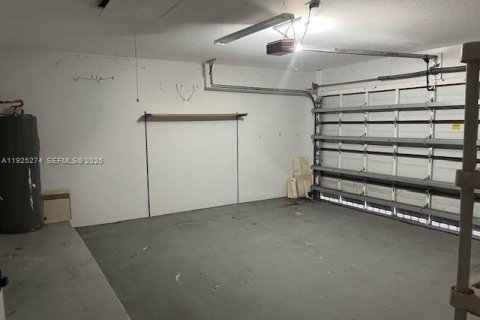 House in Pembroke Pines, Florida 3 bedrooms, 153.1 sq.m. № 1986340 - photo 24