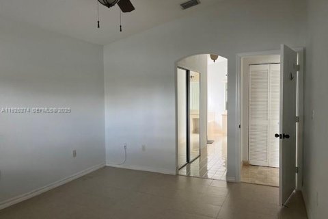 House in Pembroke Pines, Florida 3 bedrooms, 153.1 sq.m. № 1986340 - photo 13