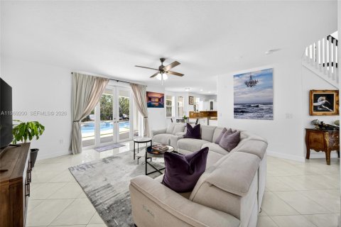 House in Cutler Bay, Florida 4 bedrooms, 272.58 sq.m. № 2030290 - photo 21