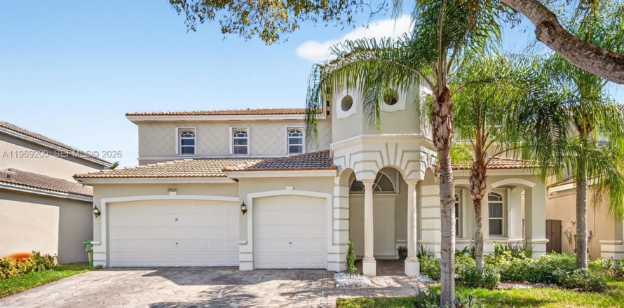 House in Cutler Bay, Florida 4 bedrooms, 272.58 sq.m. № 2030290