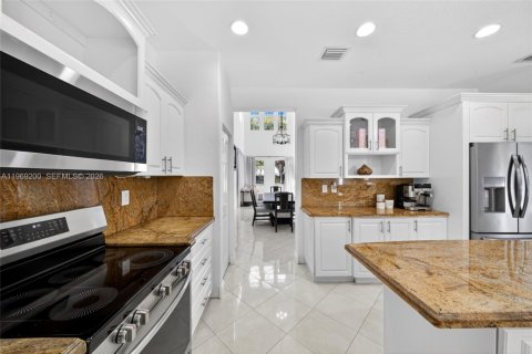 House in Cutler Bay, Florida 4 bedrooms, 272.58 sq.m. № 2030290 - photo 26