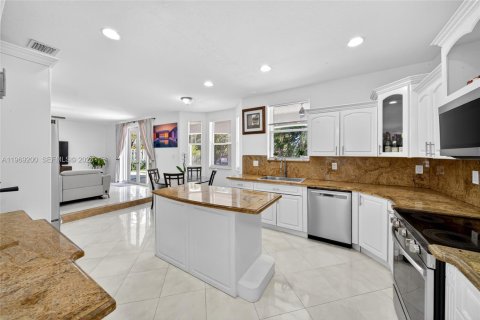 House in Cutler Bay, Florida 4 bedrooms, 272.58 sq.m. № 2030290 - photo 30