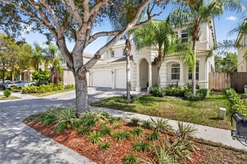 House in Cutler Bay, Florida 4 bedrooms, 272.58 sq.m. № 2030290 - photo 4