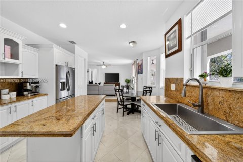 House in Cutler Bay, Florida 4 bedrooms, 272.58 sq.m. № 2030290 - photo 28