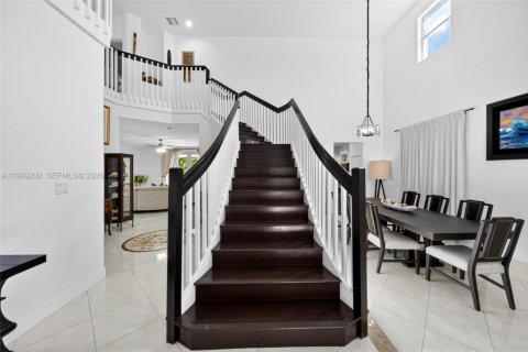 House in Cutler Bay, Florida 4 bedrooms, 272.58 sq.m. № 2030290 - photo 8