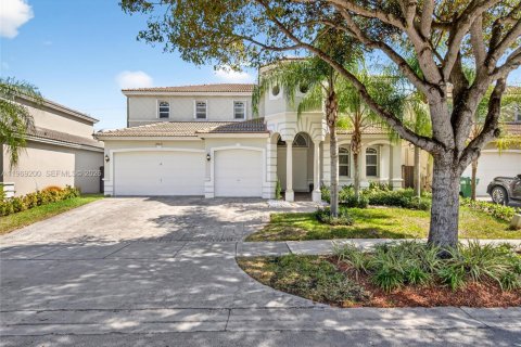 House in Cutler Bay, Florida 4 bedrooms, 272.58 sq.m. № 2030290 - photo 5