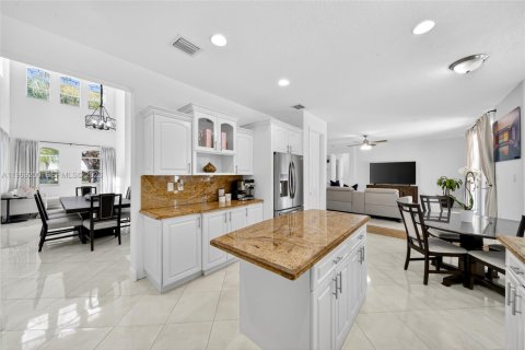 House in Cutler Bay, Florida 4 bedrooms, 272.58 sq.m. № 2030290 - photo 24