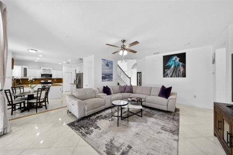 House in Cutler Bay, Florida 4 bedrooms, 272.58 sq.m. № 2030290 - photo 20