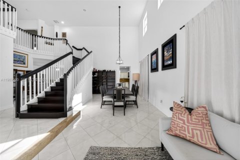 House in Cutler Bay, Florida 4 bedrooms, 272.58 sq.m. № 2030290 - photo 12