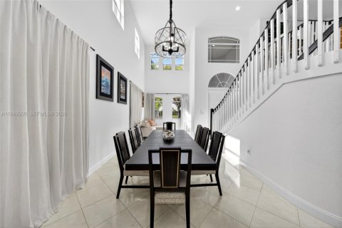 House in Cutler Bay, Florida 4 bedrooms, 272.58 sq.m. № 2030290 - photo 15