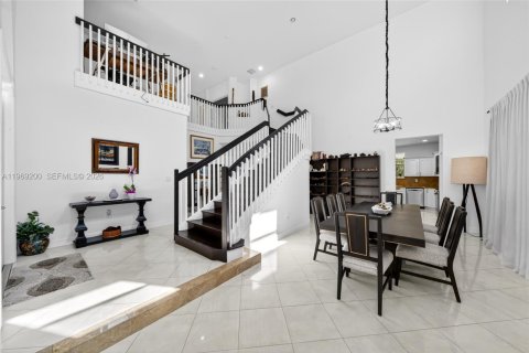 House in Cutler Bay, Florida 4 bedrooms, 272.58 sq.m. № 2030290 - photo 11