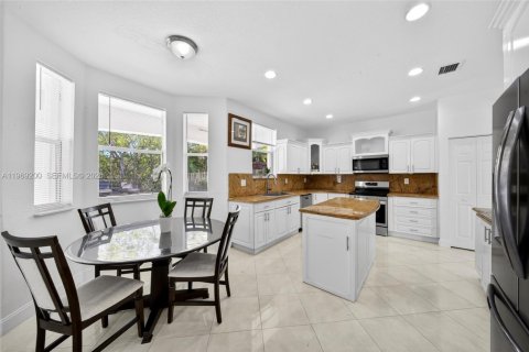 House in Cutler Bay, Florida 4 bedrooms, 272.58 sq.m. № 2030290 - photo 22