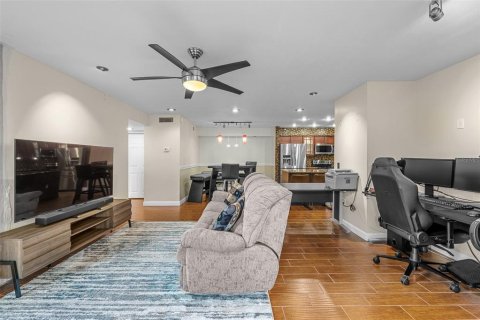 Condo in Tampa, Florida, 2 bedrooms  № 2099427 - photo 9