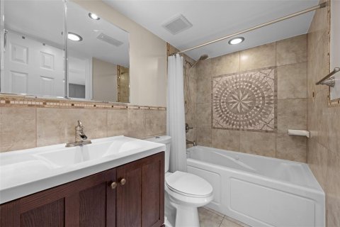Condo in Tampa, Florida, 2 bedrooms  № 2099427 - photo 19