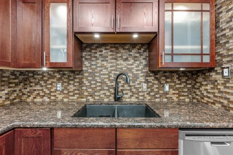 Condo in Tampa, Florida, 2 bedrooms  № 2099427 - photo 5