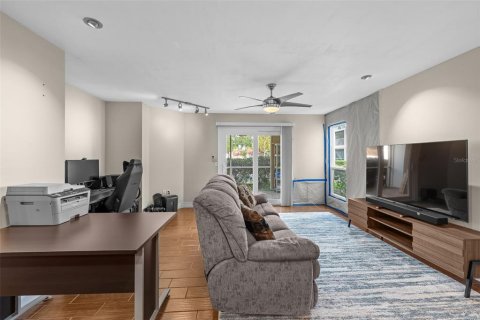 Condo in Tampa, Florida, 2 bedrooms  № 2099427 - photo 8