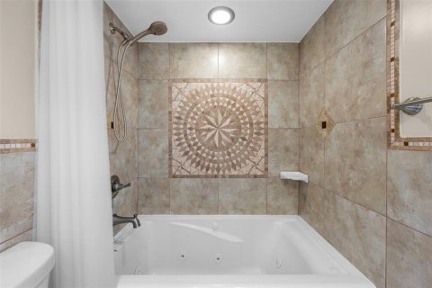 Condo in Tampa, Florida, 2 bedrooms  № 2099427 - photo 21