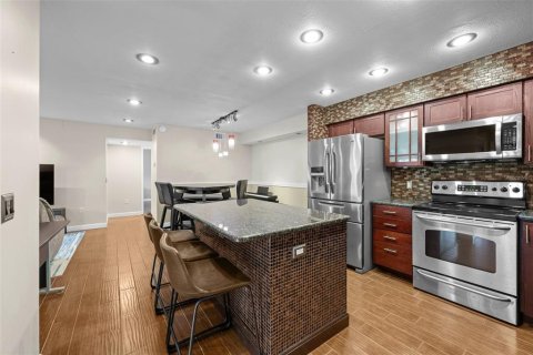 Condo in Tampa, Florida, 2 bedrooms  № 2099427 - photo 3