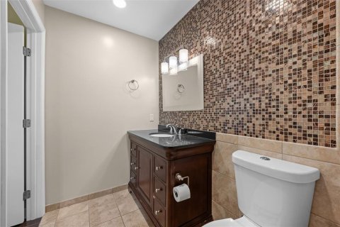 Condo in Tampa, Florida, 2 bedrooms  № 2099427 - photo 16
