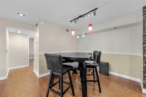 Condo in Tampa, Florida, 2 bedrooms  № 2099427 - photo 11
