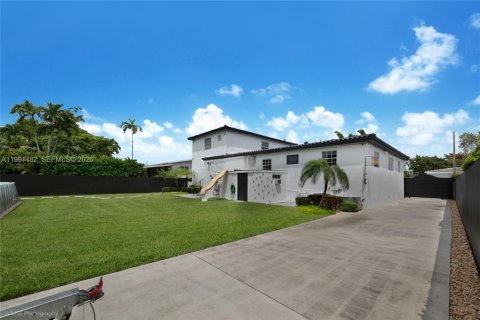 House in Miami, Florida 4 bedrooms, 222.13 sq.m. № 2066149 - photo 21