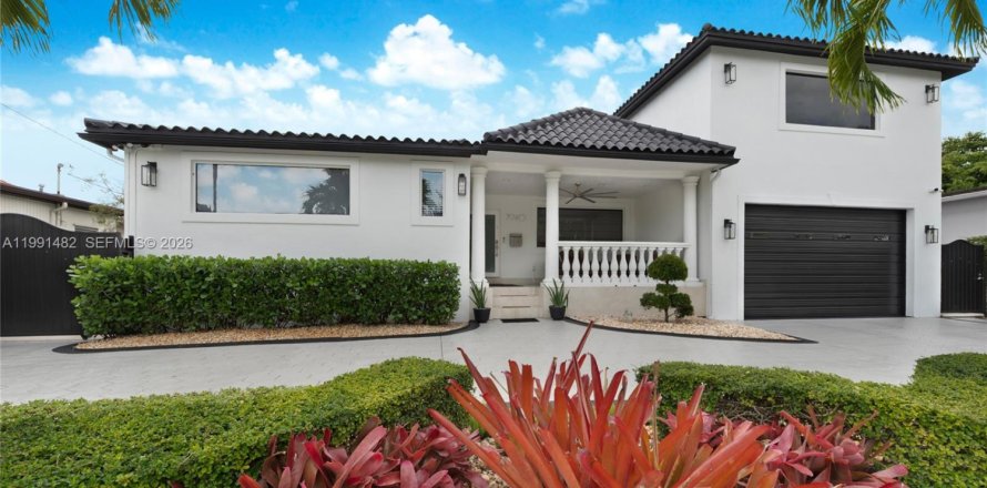 House in Miami, Florida 4 bedrooms, 222.13 sq.m. № 2066149