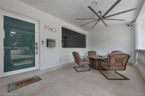 House in Miami, Florida 4 bedrooms, 222.13 sq.m. № 2066149 - photo 11