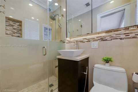 House in Miami, Florida 4 bedrooms, 222.13 sq.m. № 2066149 - photo 10