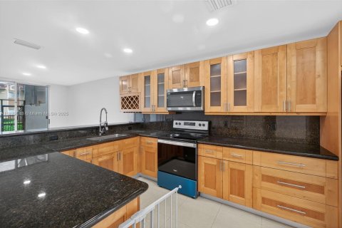 Touwnhouse à vendre à Doral, Floride: 3 chambres, 176.33 m2 № 1921725 - photo 7