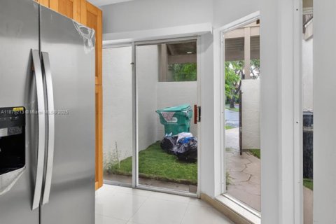 Touwnhouse à vendre à Doral, Floride: 3 chambres, 176.33 m2 № 1921725 - photo 6