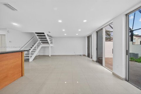 Touwnhouse à vendre à Doral, Floride: 3 chambres, 176.33 m2 № 1921725 - photo 10