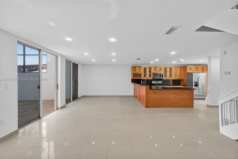 Touwnhouse à vendre à Doral, Floride: 3 chambres, 176.33 m2 № 1921725 - photo 13